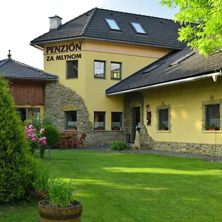 Za Mlynom 招待所 Bešeňová